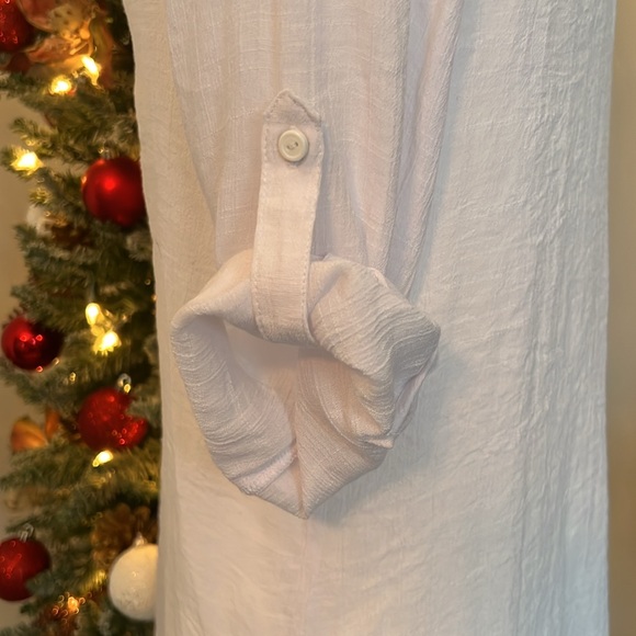 Beautiful white linen feel V-neck blouse button up pull over, adjustable sleeves - Picture 8 of 8